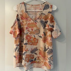 Ladie’s size medium cold shoulder blouse-peach floral
